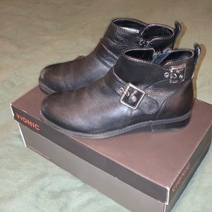 Vionic Black Leather Ankle Booties